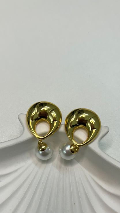 Golden Whirl Studs
